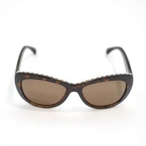 Authentic CHANEL Sunglasses Oyster pearl tortoise Made in Italy with case.